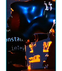 Ton-Pendel(a)utom@t, an audiovisual and robotic installation by Clara Maïda